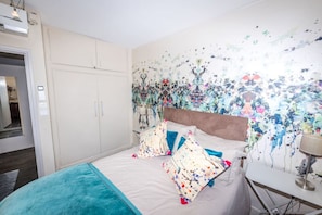 4 bedrooms, desk, iron/ironing board, WiFi