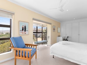 4 bedrooms, iron/ironing board, free WiFi, bed sheets - Par Excellence Villa (Langebaan)