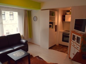 Apartment | Living room - Apartment in Oberhausen Near Centre (Oberhausen)
