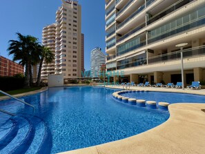 حمّام سباحة خارجي