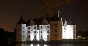 Exterior - Northern Lights Modern Retreat (Steinberg)