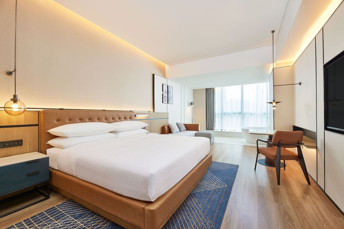 Premium Room, 1 King Bed, Non Smoking | Soundproofing