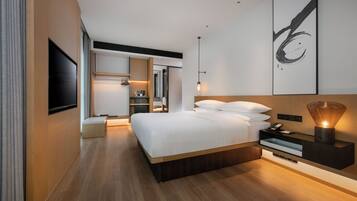 Executive Room - King | Down comforters, memory foam beds, minibar, in-room safe