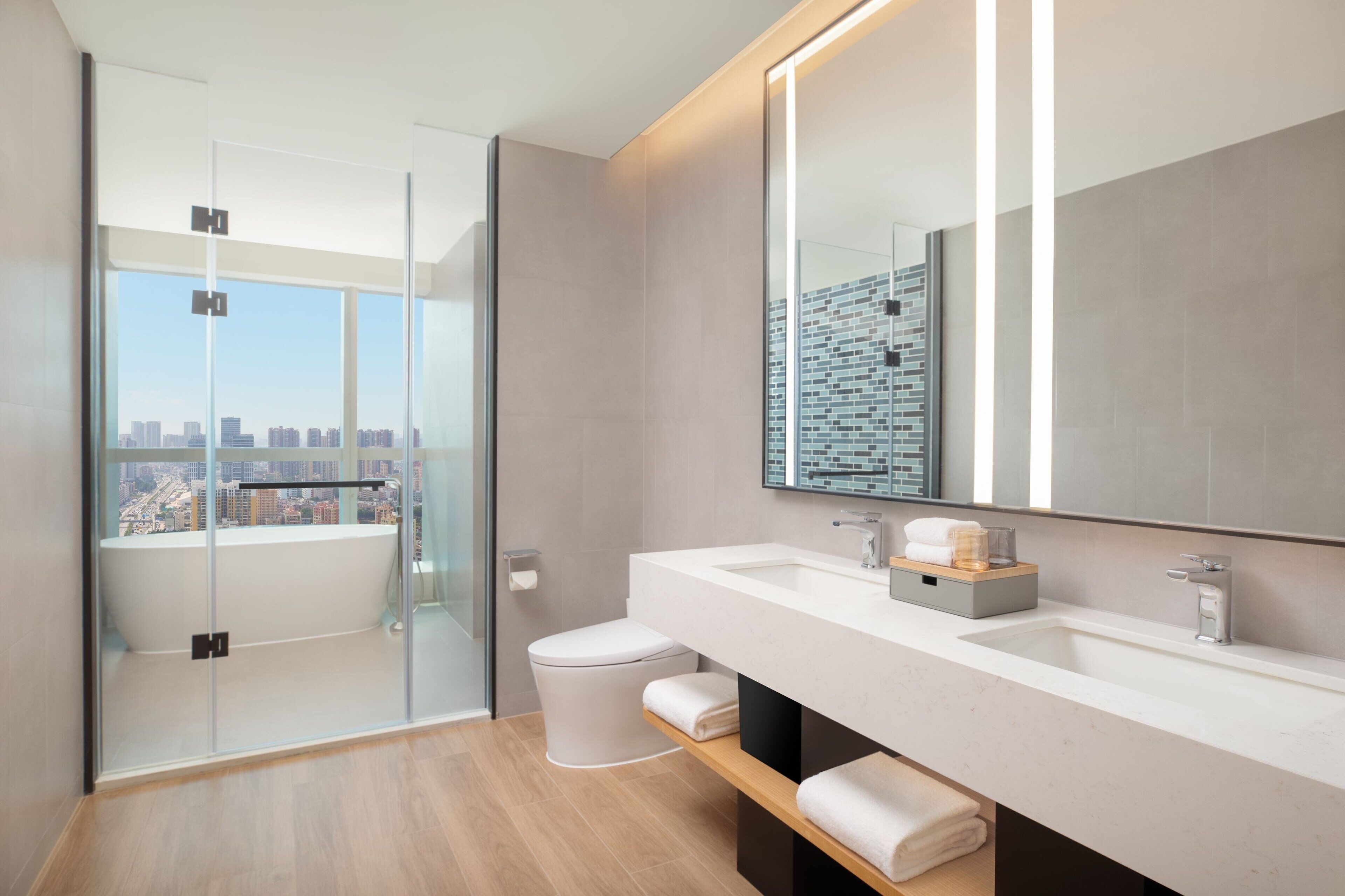 Shower, rainfall showerhead, free toiletries, hair dryer