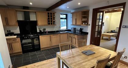 Lovely 3-bed House in Holmfirth