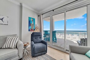 Smart TV, fireplace - New Listing! Beachfront! Indoor Outdoor pool and kiddie pool with AMAZING DEALS! (Gulf Shores)
