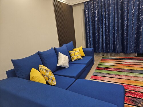 Apt 4 - 1BR Apartment with a pool, high-speed internet, close to the airport