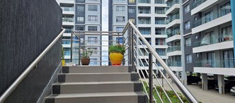 Apt 4 - 1BR Apartment with a pool, high-speed internet, close to the airport