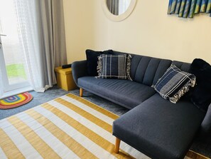 Apartment | Living area - Beautiful 2 - Bed Apartment in Aylesbury (Aylesbury)