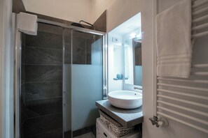 Shower, free toiletries, hair dryer, bidet - Lake Como Love (Como)