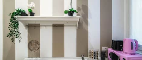 2 多间卧室、高档床上用品、羽绒被、熨斗/熨衣板