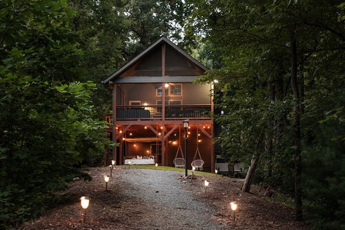 The Cove Retreat- Hot Tub/Screened Porch/Game Room