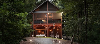 The Cove Retreat- Hot Tub/Screened Porch/Game Room