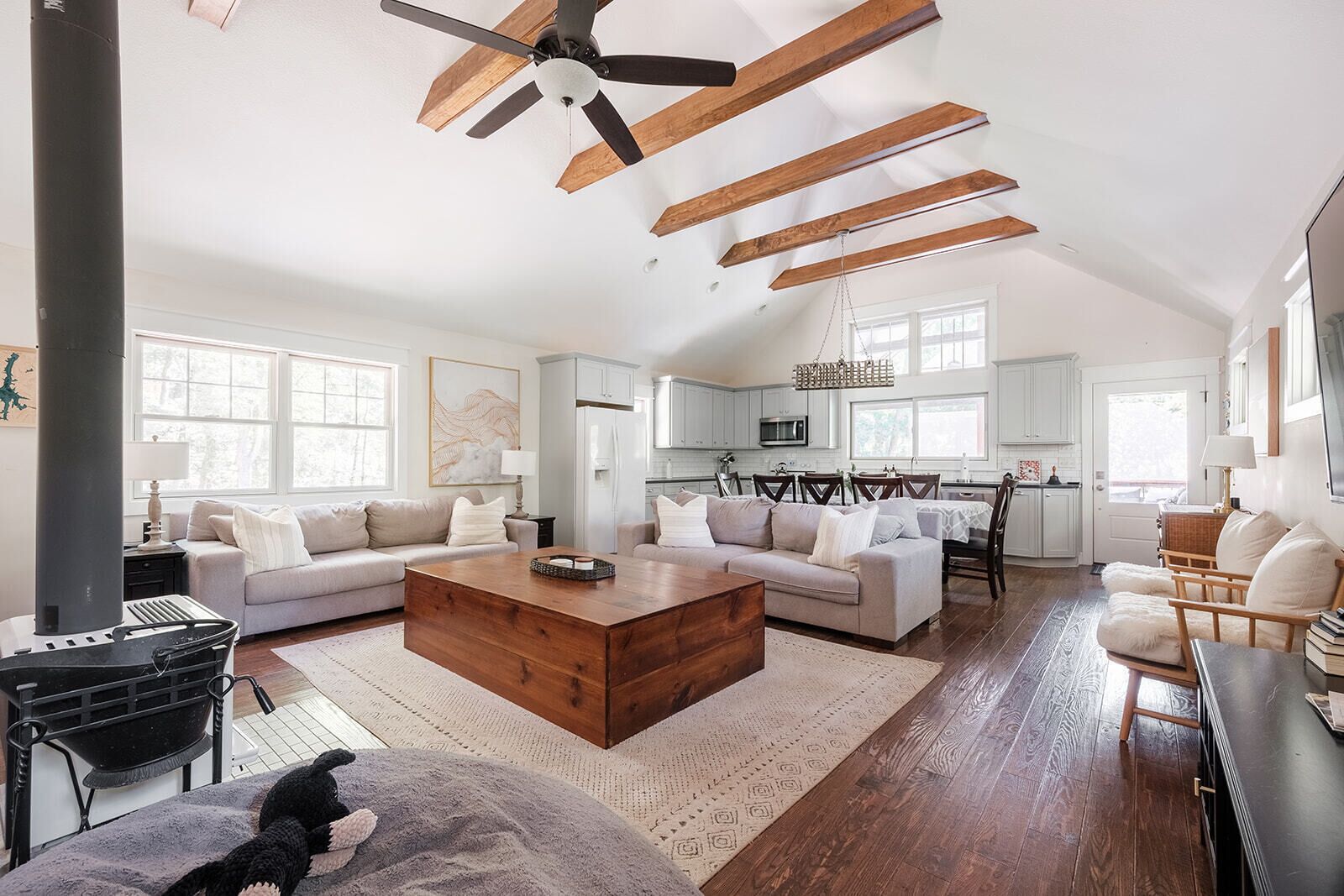 Smart TV, futbolito y tenis de mesa 