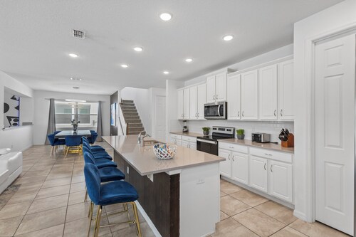 ⭐⭐⭐⭐⭐Expansive family-friendly vacation home, themed rooms, water park, fitness