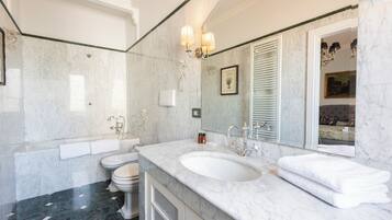 Exclusive Condo | Bilik Mandi | Pengering rambut, tuala disediakan, syampu, tisu tandas