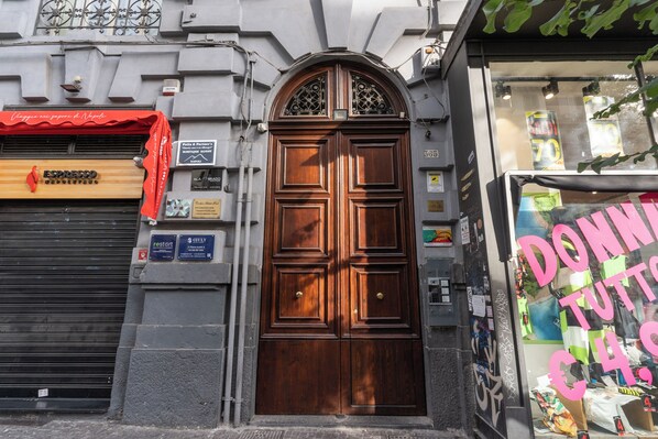 Mặt tiền nơi lưu trú