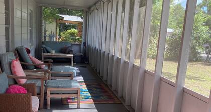 Cheerful 4 bedroom house 8 min away from UF