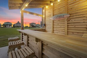 Property grounds - Enjoy our peaceful retreat as the seasons change – Hot Tub, Waves & Cozy Vibes (Crystal Beach)