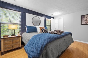 3 bedrooms, iron/ironing board, free WiFi, bed sheets - NEW LISTING! Spacious Cabin with 3 beds, 3 baths, and 3 balconies w/Great Views! (Sevierville)