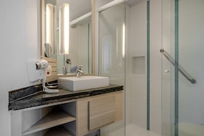 Apartamento | Banheiro | Chuveiro, produtos de toalete grátis, secador de cabelo 