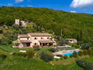 Pool - Villa in Umbria With Private Saltwater Pool (Perugia)