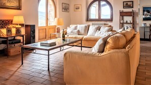 Maison | Coin séjour | Cheminée