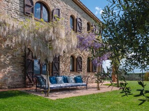 Exterior - Villa in Umbria With Private Saltwater Pool (Perugia)