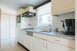 Chalet | Private kitchen - Detached Chalet With a Panoramic View! (Goedereede)