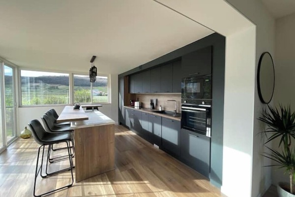 Kylskåp, mikrovågsugn, ugn och spishäll