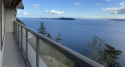 West Suite- Ocean Front Suite over looking Salish Sea and occasional Orca Whales