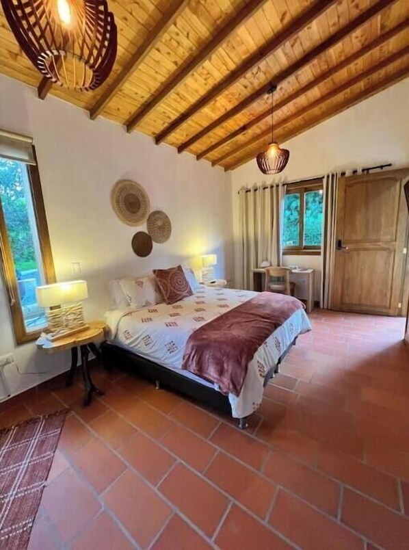 1 bedroom - CASA EVE HOTEL executive suite w/ jacuzzi (La Chapa)