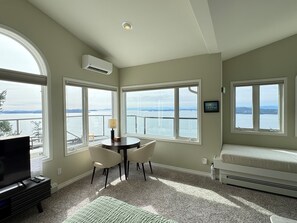 Smart TV - East Suite- Ocean Front Suite over looking Salish Sea (Pender Island)