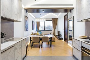 Private kitchen - Loft Appartement Avec vue sur la Seine et vu sur la Tour Eiffel (Courbevoie)