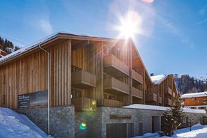 Exterior - Wifi, 100m from ski slopes, view mountain, balcony, parking, tv, ski locker, 125m², La Plagne (La Plagne)