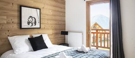 2 عدّة غرف نوم وواي فاي وملاءات أسرّة