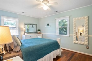 3 bedrooms, in-room safe, iron/ironing board, WiFi