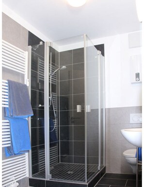 Apartment | Bathroom - Moselle Terrace Slate (Detzem)