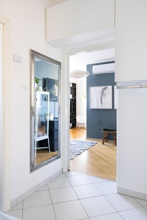 Apartment, 1 Bedroom, Garden View | Interior