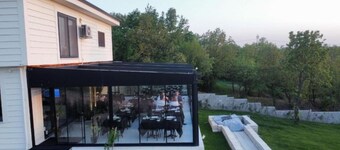 The Reference Club - Deluxe Room 