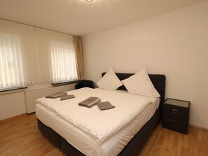 Apartment | 1 bedroom, individually furnished, bed sheets - Stylish Apartment With Terrace (Essen)