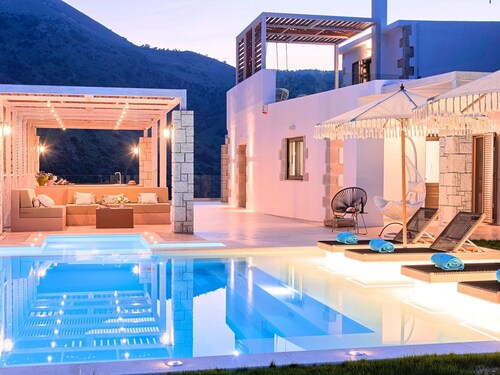 Villa With Panoramic Views, Private Pool in Crete