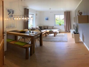 Dining - Cosy Apartment Near Center (Landkern)