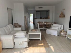 House | Living area - Attractive Holiday Home With Pool (Marbella)
