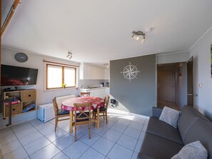 Dining - Apartment Overlooking the Green Surroundings (Middelkerke)