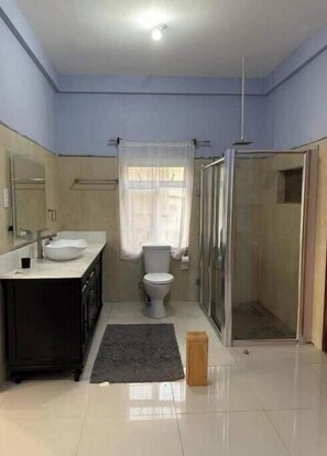Towels, soap, toilet paper - Emit Treasure Stay! (Gros Islet)