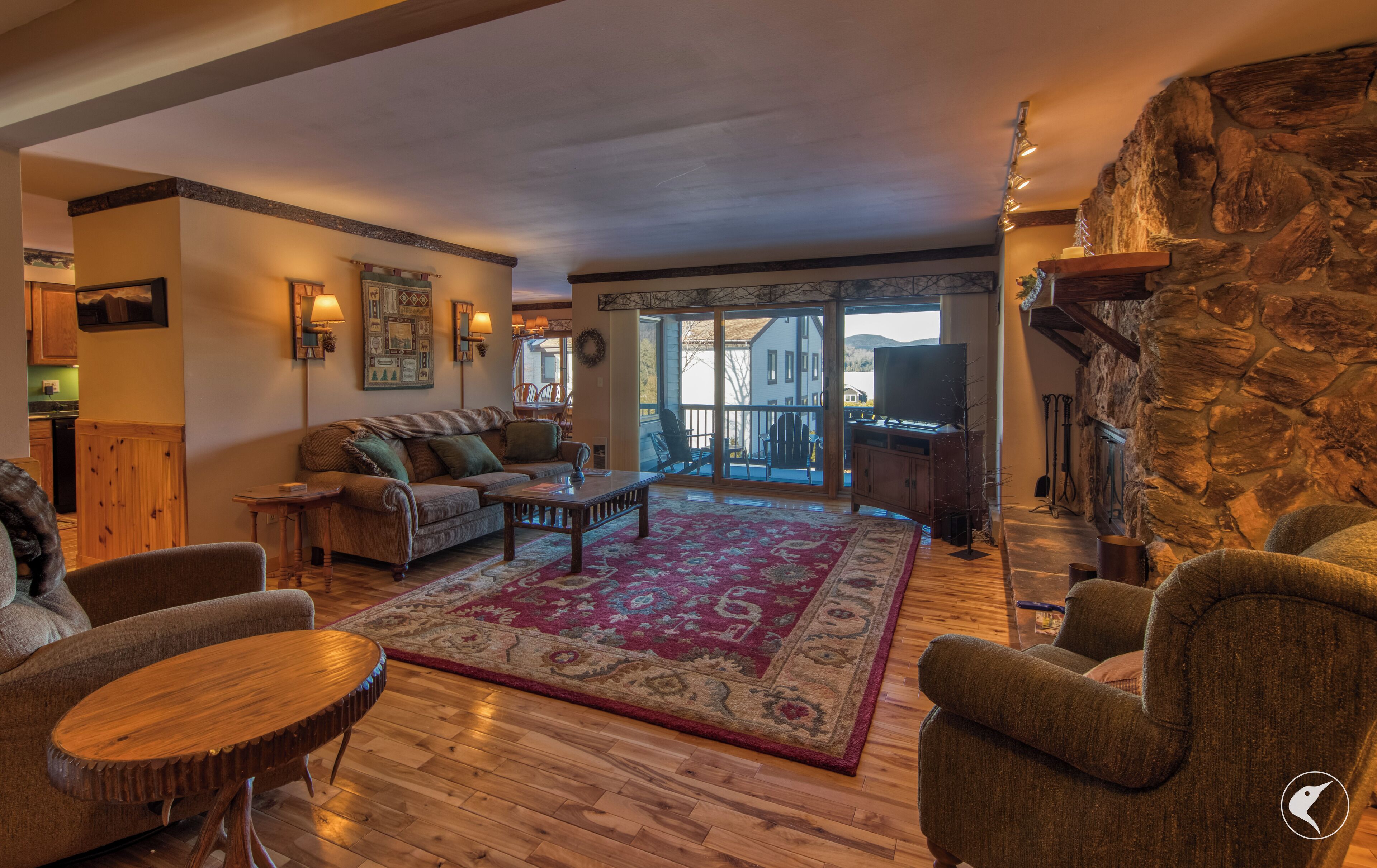 Beautiful Harbor Condo in town!
