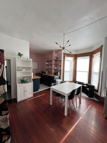 Downtown Studio- Close to CC