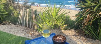 Atypique, posé sur la plage accès direct, piscine, barbecue, animaux ok