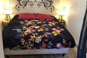 2 bedrooms, desk, iron/ironing board, travel cot